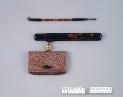 更紗花文腰差したばこ入れ / Sarasa Tobacco Pouch with Flower Pattern, with Pipe Case image