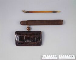 鰐革腰差したばこ入れ / Imported Leather from India or Southeast Asia (Santome) Tobacco Pouch, with Pipe Case image