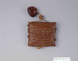 竹網代組とんこつ一つ提げたばこ入れ / Bamboo Wicker Tobacco Pouch, with Netsuke image