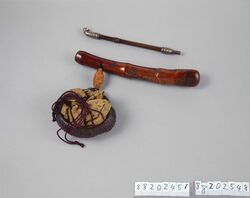 底木製茸彫古代裂花文巾着とんこつ腰差したばこ入れ / Wooden Bottom Tobacco Pouch with Mushroom Carving and Flower Pattern Ancient Cloth Drawstring Pouch, with Pipe Case image