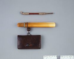 桟留革腰差したばこ入れ / Imported Leather from India or Southeast Asia (Santome) Tobacco Pouch, with Pipe Case image