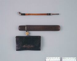 革腰差したばこ入れ / Waist-hanging Leather Cigarette Case image