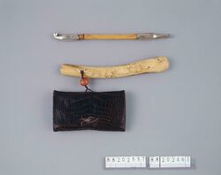 鰐革腰差したばこ入れ / Crocodile Leather Tobacco Pouch, with Pipe Case image