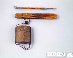 桜皮とんこつ腰差したばこ入れ / Cherry Tree Bark Tobacco Pouch, with Pipe Case image