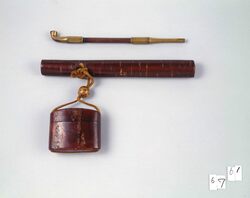 桜皮とんこつ腰差したばこ入れ / Cherry Tree Bark Tobacco Pouch, with Pipe Case image