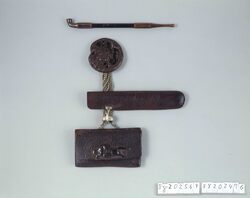 桟留革提げたばこ入れ / Southeast Asia (Santome)  Leather Tobacco Pouch, with Netsuke and Pipe Case image