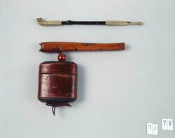 桜皮とんこつ腰差したばこ入れ / Cherry Tree Bark Tobacco Pouch, with Pipe Case image