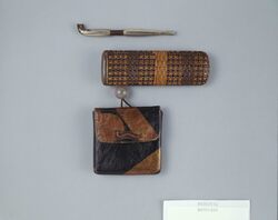 金唐革腰差したばこ入れ / Gilded Leather Tobacco Pouch, with Pipe Case image