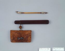 鹿革腰差したばこ入れ / Deer Hide Tobacco Caddy image