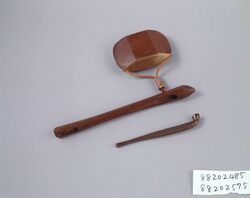 木製魚籠型とんこつ腰差したばこ入れ / Wooden Fish Basket-shaped Tobacco Pouch, with Pipe Case image