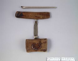 革腰差したばこ入れ / Waist-hanging Leather Cigarette Case image