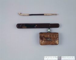 金唐革腰差したばこ入れ / Gilded Leather Tobacco Pouch, with Pipe Case image