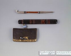 金唐革腰差したばこ入れ / Gilded Leather Tobacco Pouch, with Pipe Case image