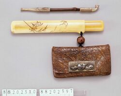 金唐革腰差したばこ入れ / Gilded Leather Tobacco Pouch, with Pipe Case image