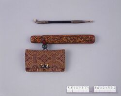 木綿相良繍腰差したばこ入れ / Cotton Tobacco Pouch with Sagara Embroidery, with Pipe Case image