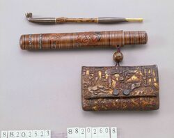 金唐革腰差したばこ入れ / Gilded Leather Tobacco Pouch, with Pipe Case image