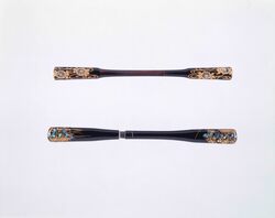 笄(漆塗梏梗菊模様) / Kōgai (With Lacquered Bellflower and Chrysanthemum Design) image