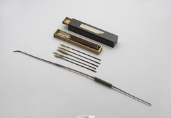 揚弓 弓・矢 / Yōkyū (Toy Bows and Arrows): A Set of Bow and Arrows image
