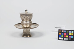 葵葉菊紋付花桐唐草文様茶碗并茶碗台 / Teacup and Teacup Stand with Aoimon and Yogikumon Crests, and Design of Paulownia Flower Arabesque image