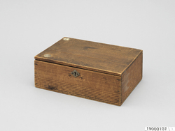 東京大正博覧会　水産館　巡査休憩所　木箱 / Wooden Box Used in the Police Officers' Breakroom at the Fisheries Pavilion, Tokyo Taishō Exposition image