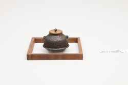 炉縁と釜 / Robuchi Hearth Frame and Kama Pot image