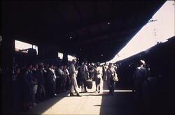 横浜駅に到着した捕虜 1 / Prisoners of War Arriving at Yokohama Station 1 image