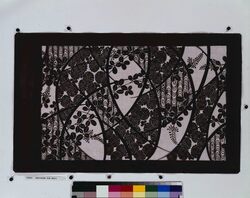 長板中形型紙 萩菊に観世水 image