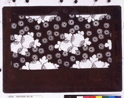 長板中形型紙 雲丸に菊 image