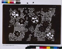 長板中形型紙 花に段模様(大判 追掛) image