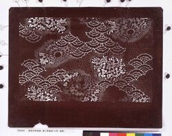 長板中形型紙 菊に青海波(小判 追掛) image