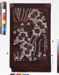 長板中形型紙 柳 菊に流水 image