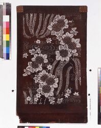 長板中形型紙 柳 菊に流水 image