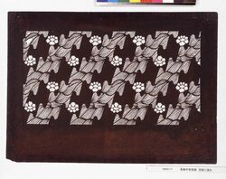 長板中形型紙 花紋に流れ image