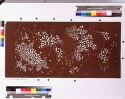 長板中形型紙 花に流水(大判 追掛) image