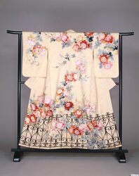 薔薇に洋垣模様訪問着 image