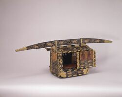 黒塗牡丹唐草蒔絵女乗物雛道具 / Black-lacquered, Botan Karakusa Female Vehicle image