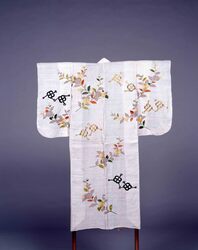 白麻地山吹轡模様中裁 / White Linen, Yamabuki-designed, Chudachi Kimono image