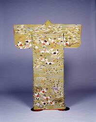 鶸色絹縮地松流水菊模様単衣 / Yellow Green, Silk Crepe Kosode Kimono designed with Pine, Stream and Chrysanthemum image