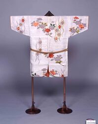 白麻地花菱立涌牡丹模様鎧下着 / White Linen Underwear for Armor designed with Flower Pattern Tatewaku Peony image