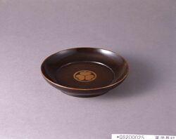 黒塗葵紋皿 / Black-lacquered Plate with Aoimon Crest image