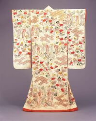 白綸子地青海波花束模様打掛 / White Rinzu Fabric Wedding Kimono designed with Blue Ocean Wave and Bouquet image
