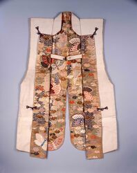 白羅紗葵紋付陣羽織(徳川慶喜所用) / White Raxa, Battle Surcoat with Aoimon Crest (owned by Tokugawa Yoshinobu) image