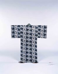 葡萄菊模様襦袢 / Juban (Underwear for Kimono) with Chrysanthemum and Grape Motif image