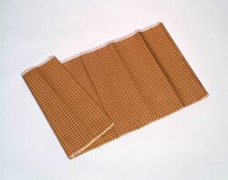 黄八丈反物 永鑑帳 　平織・黄・樺 / Kihachijo Fabric: No. 9 in the Sample Book, Plain Weave in Yellow and Reddish-Brown image
