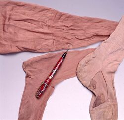 ペン型かぎ針 ストッキング補修用 / Pen-Shaped Crochet Hook for Repairing Stockings image
