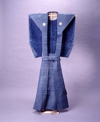 江戸小紋地着物他一括資料 裃(半袴)浅葱麻地鮫文丸に橘紋付 / Collection of Edo Komon Kimono and Other Materials, Kamishimo (Hambakama) with Sharkskin Pattern and Tachibana in a Ring Crest on Light Blue-green Linen image