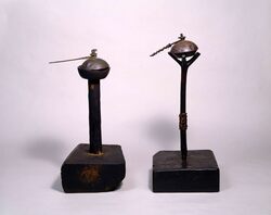 臭水灯台 / Kerosene Lampstand image