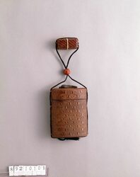 紙縒細工漆塗とんこつ一つ提げたばこ入れ / Lacquered Woven Paper Tobacco Caddy image