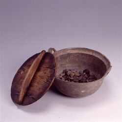 鋳物鍋 / Cast Iron Cooking Pot image