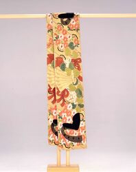 黄土ビロード地簾桜葵烏帽子模様縫掛下帯 / Embroidered Weeping Cherry, Hollyhock, and Eboshi Cap Motifs on Yellow Velvet Obi (worn under an Uchikake) image